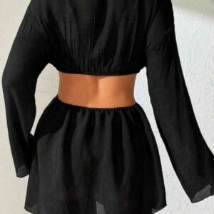 kissbump siyah uzun kollu mini plaj elbisesi – halka detaylı cut out modelkissbump siyah uzun kollu mini elbise, halka detaylı cut out tasarımıyla dikkat çekici bir stil sunar. vücudu saran kesimi silueti ön plana çıkarırken, akışkan ve hafif kumaşı yaz aylarında konfor sağlar. plaj üstü kombinlerde, beach club ortamlarında veya yaz akşamlarında rahatlıkla tercih edilebilir. modern ve feminen bir görünüm arayanlar için tasarlanmıştır. ✨ Ürün Özellikleri renk: siyah model: mini elbise detay: halka detaylı cut out tasarım kol: uzun kollu kullanım: plaj, yazlık kombin, günlük stil 📦 kargo bilgisi siparişleriniz 1–3 iş günü içerisinde kargoya verilir.